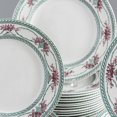 7-7995_Partial-Dinner-Service-by-Wedgwood-in-22Compiégne22-Pattern-2-of-8