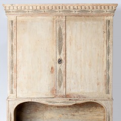 7-8126-Gustavian-Hutch-Cabinet-with-Rönn-Leaf-motif-12