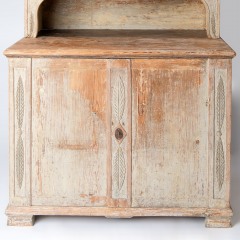 7-8126-Gustavian-Hutch-Cabinet-with-Rönn-Leaf-motif-16