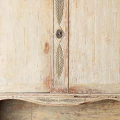 7-8126-Gustavian-Hutch-Cabinet-with-Rönn-Leaf-motif-17