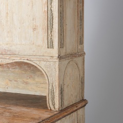 7-8126-Gustavian-Hutch-Cabinet-with-Rönn-Leaf-motif-21