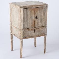 7-8129_Gustavian-Nightstand-with-Fluted-Front-104