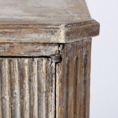 7-8129_Gustavian-Nightstand-with-Fluted-Front-108