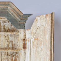 7-8131_Gustavian-Cabinet-with-Coral-and-Blue-Diamond-Carvings-31
